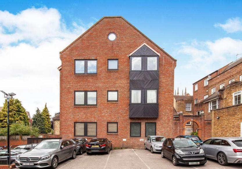 The Courtyard 2 Bedroom Apartments In Central Windsor With Parking Zewnętrze zdjęcie