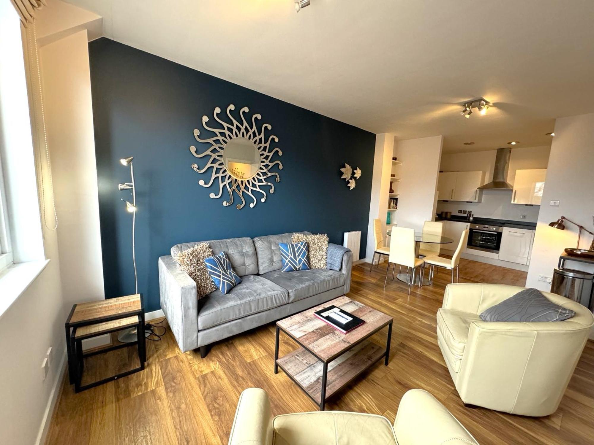 The Courtyard 2 Bedroom Apartments In Central Windsor With Parking Zewnętrze zdjęcie