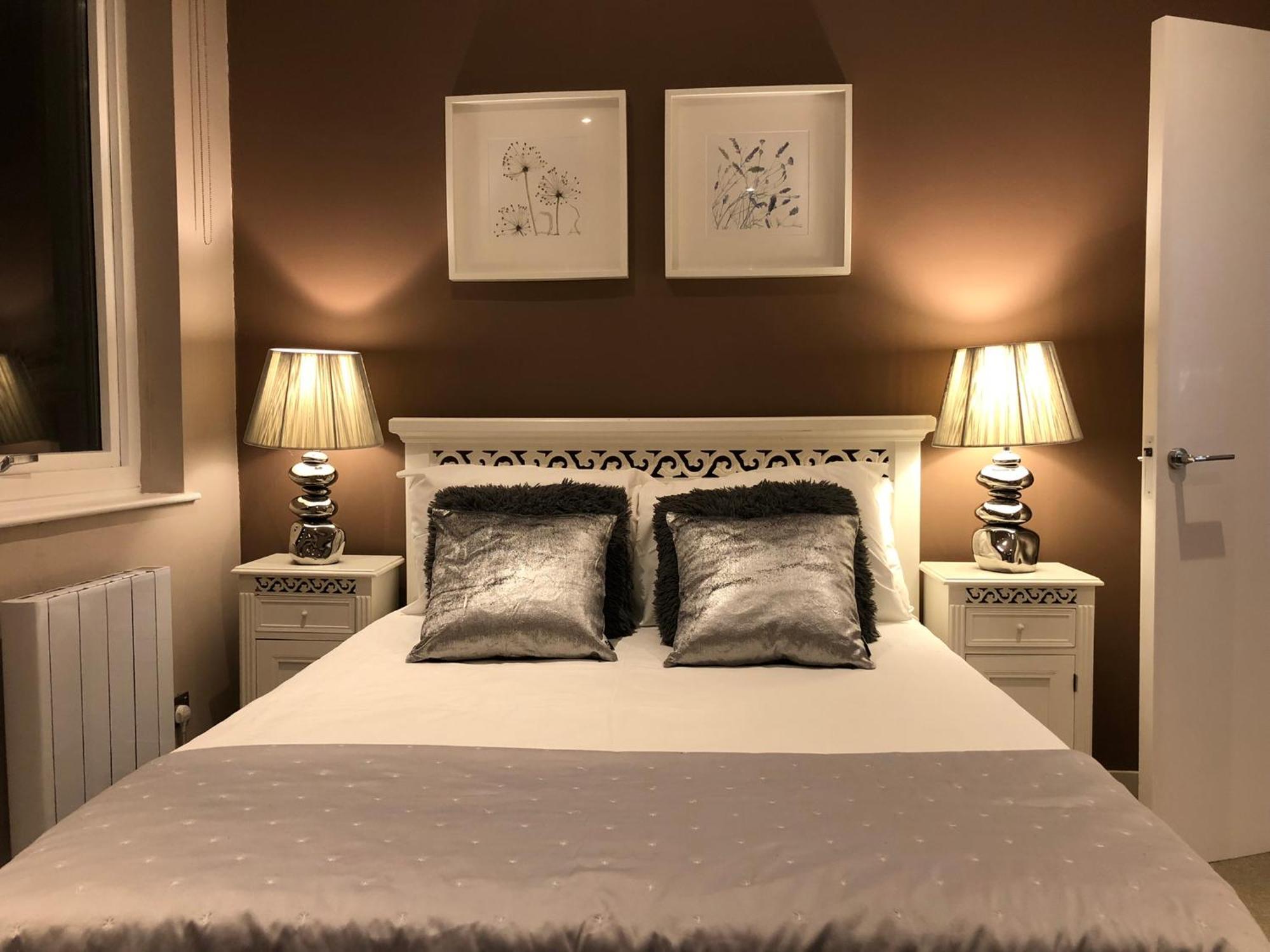 The Courtyard 2 Bedroom Apartments In Central Windsor With Parking Zewnętrze zdjęcie