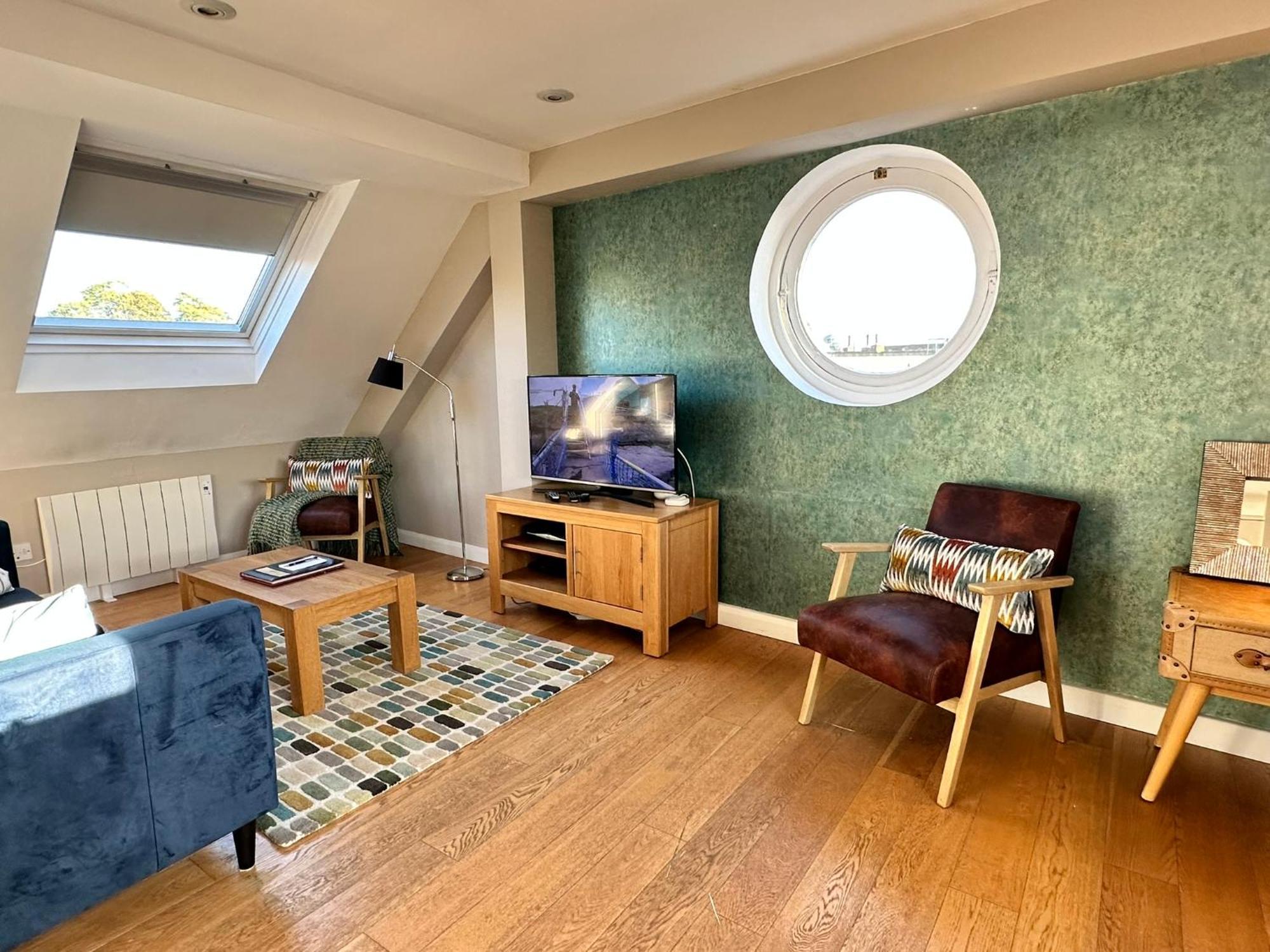 The Courtyard 2 Bedroom Apartments In Central Windsor With Parking Zewnętrze zdjęcie