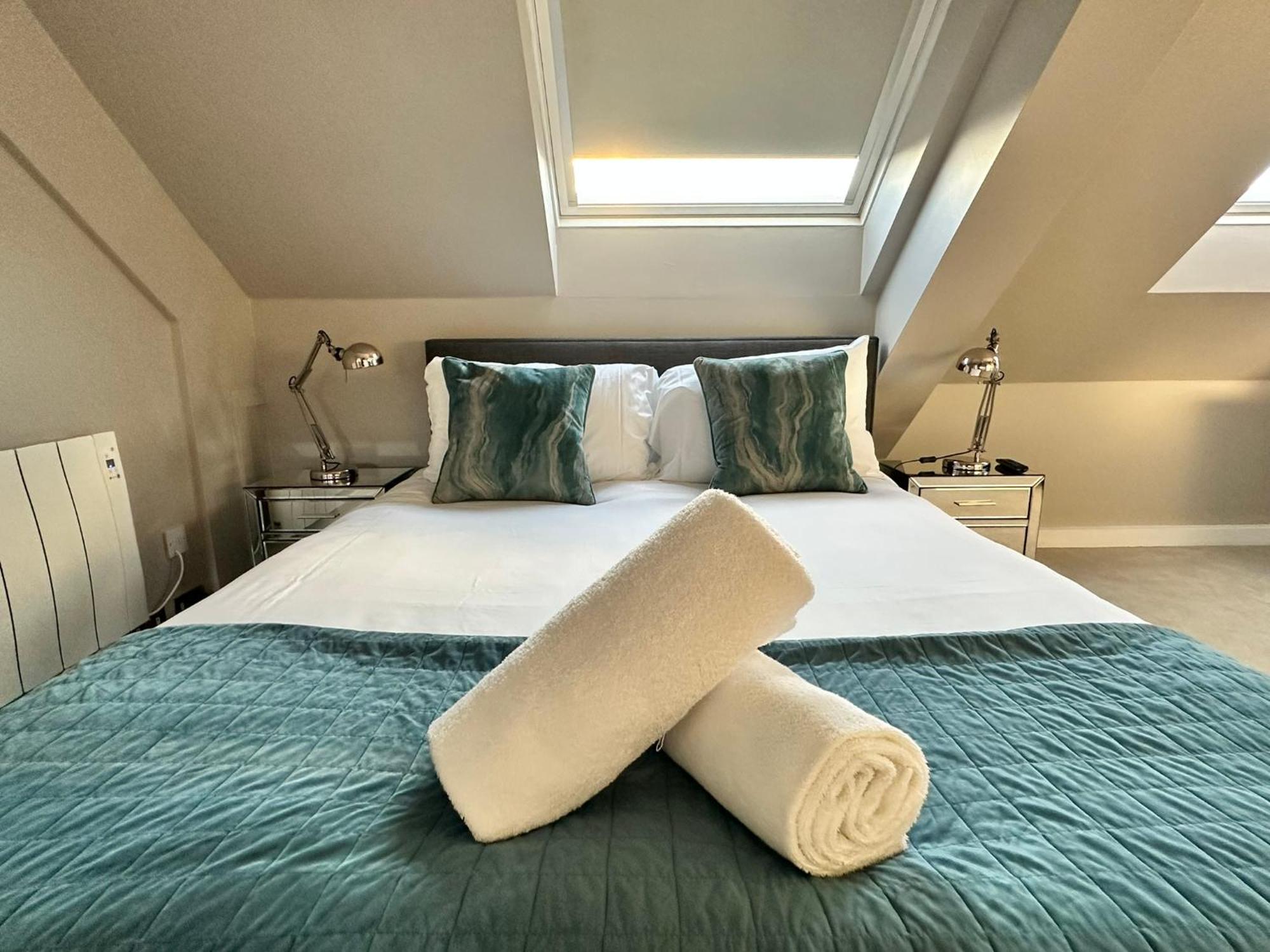 The Courtyard 2 Bedroom Apartments In Central Windsor With Parking Zewnętrze zdjęcie