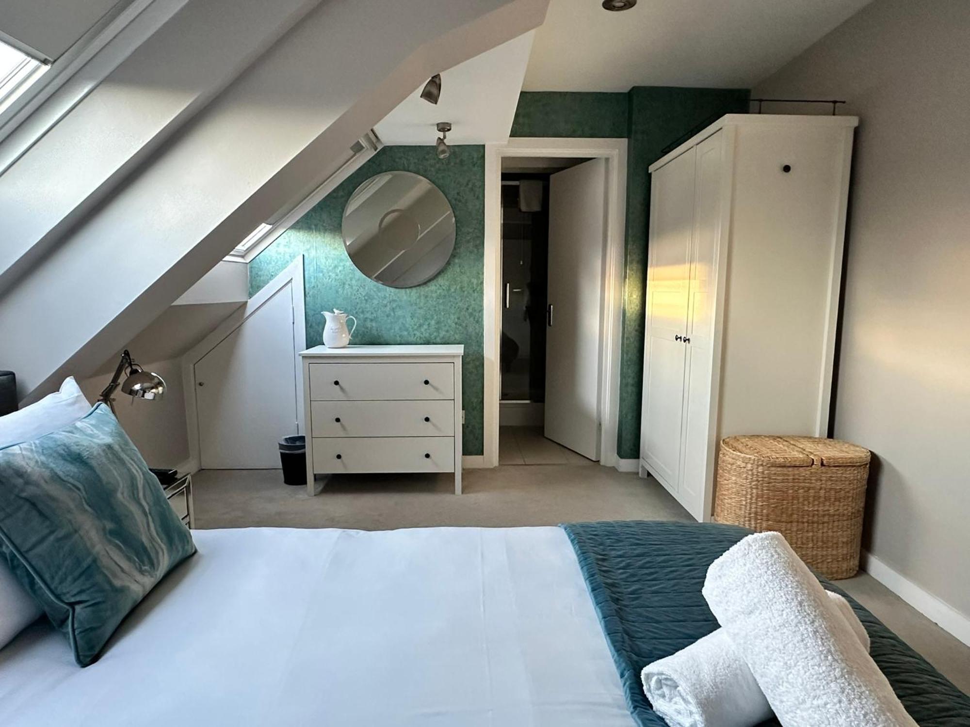 The Courtyard 2 Bedroom Apartments In Central Windsor With Parking Zewnętrze zdjęcie