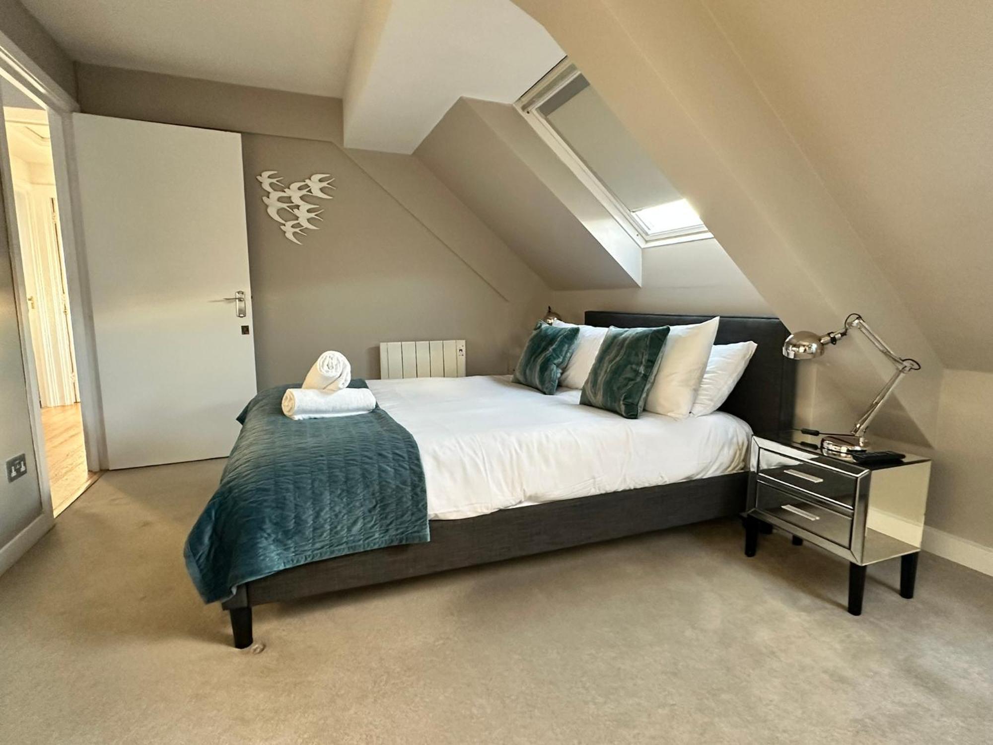 The Courtyard 2 Bedroom Apartments In Central Windsor With Parking Zewnętrze zdjęcie