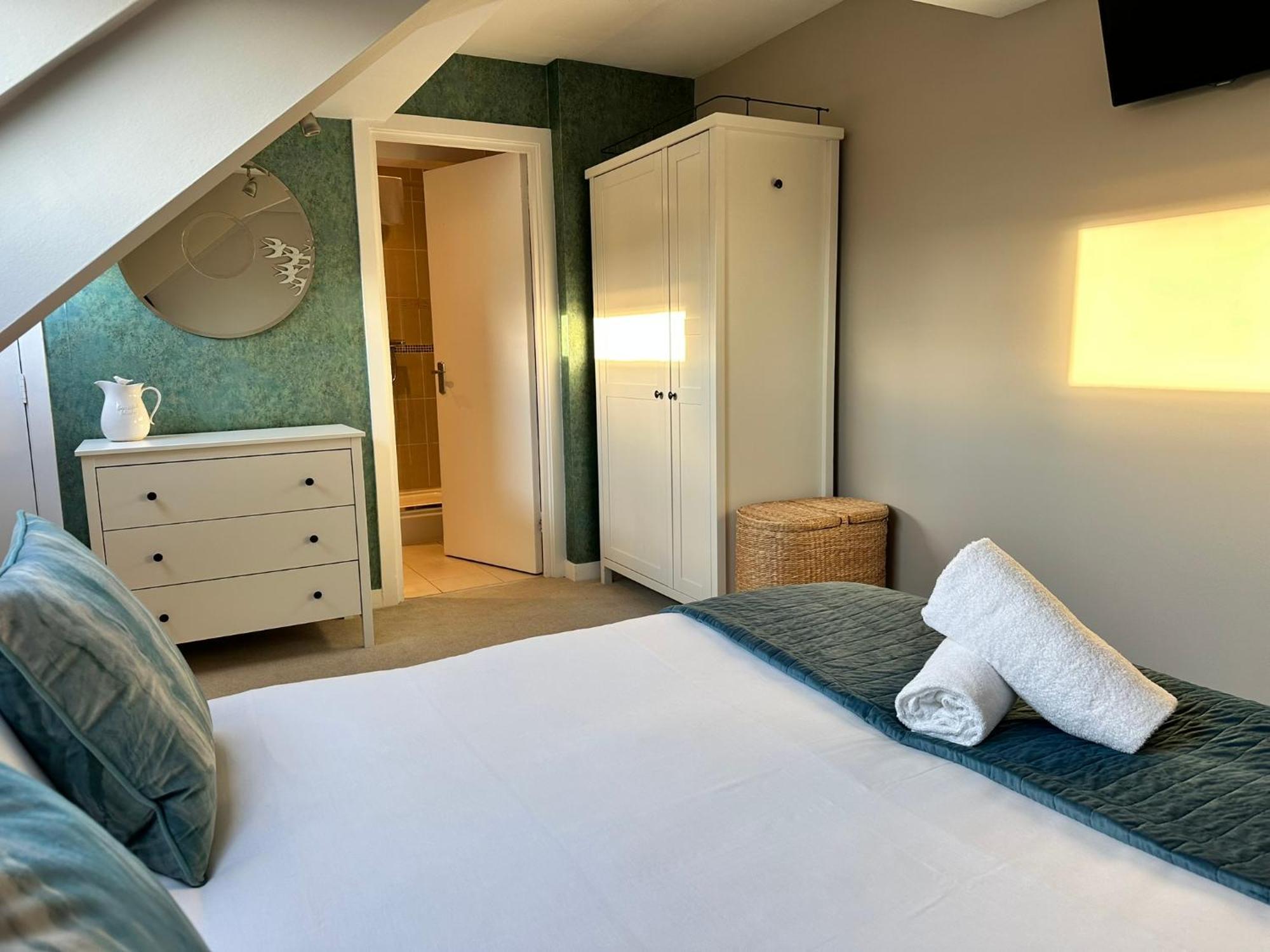 The Courtyard 2 Bedroom Apartments In Central Windsor With Parking Zewnętrze zdjęcie