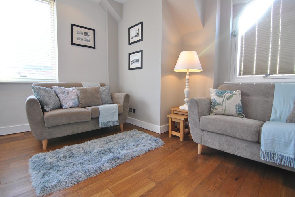 The Courtyard 2 Bedroom Apartments In Central Windsor With Parking Zewnętrze zdjęcie