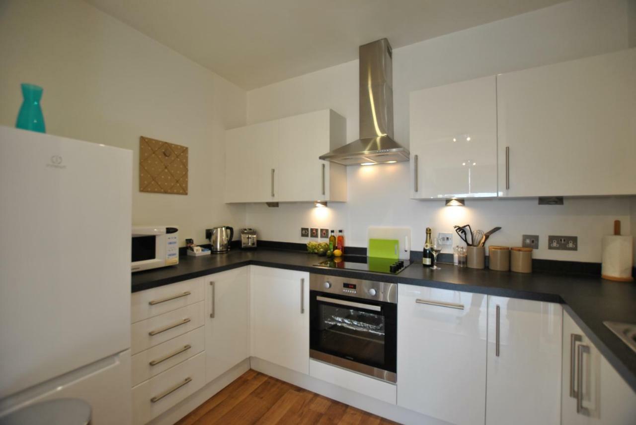 The Courtyard 2 Bedroom Apartments In Central Windsor With Parking Zewnętrze zdjęcie